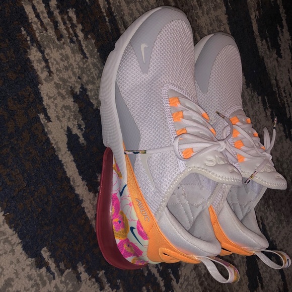 Nike Shoes - Nike Air Max 270 SE floral